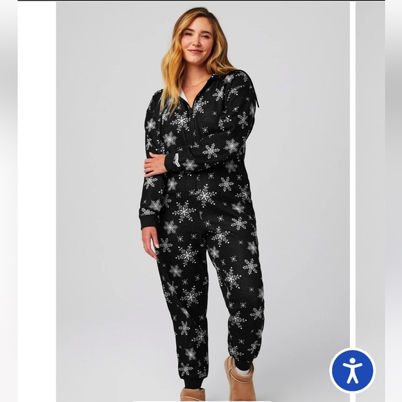 Fabletics Womens Cozy Fleece Hooded Black Snowflake Print Onesie Loungewear PJ - Picture 1 of 13